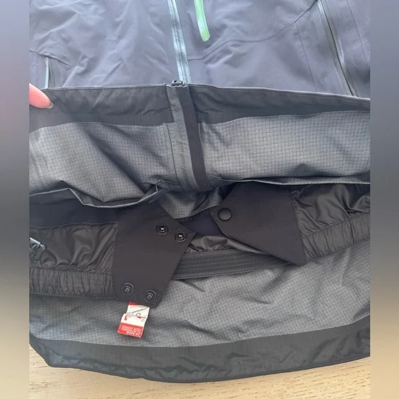 Arc’teryx Men’s Sidewinder SV GORETEX PRO RECCO Jacket M - Picture 5 of 11